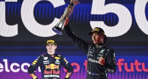 Hamilton ganó un polémico Gran Premio de Arabia Saudita