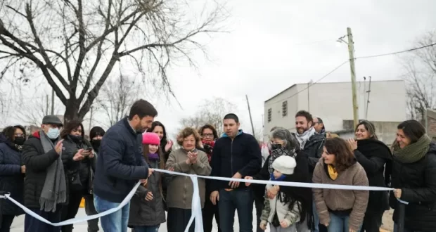 Mercedes: inauguraron nuevas cuadras asfaltadas y obras en la placita del barrio Mitre